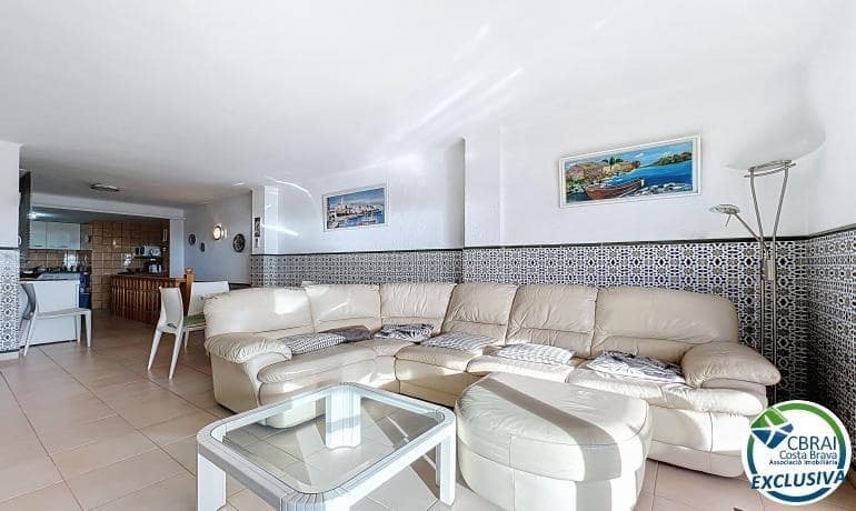 2 bedroom Apartment for sale in Roses with garage - € 295,000 (Ref: 9698787)