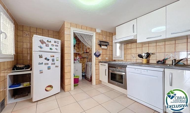 2 bedroom Apartment for sale in Roses with garage - € 295,000 (Ref: 9698787)