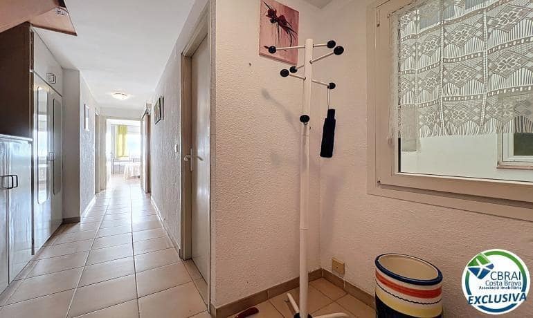 2 bedroom Apartment for sale in Roses with garage - € 295,000 (Ref: 9698787)