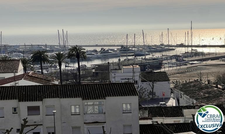 2 bedroom Apartment for sale in Roses with garage - € 295,000 (Ref: 9698787)