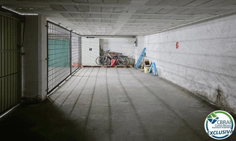 2 bedroom Apartment for sale in Roses with garage - € 295,000 (Ref: 9698787)