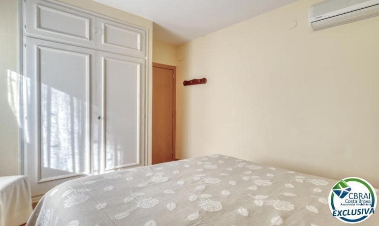 2 bedroom Apartment for sale in Roses with garage - € 295,000 (Ref: 9701573)