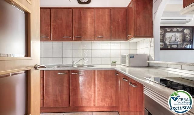 2 slaapkamer Appartement te koop in Roses met garage - € 295.000 (Ref: 9701573)