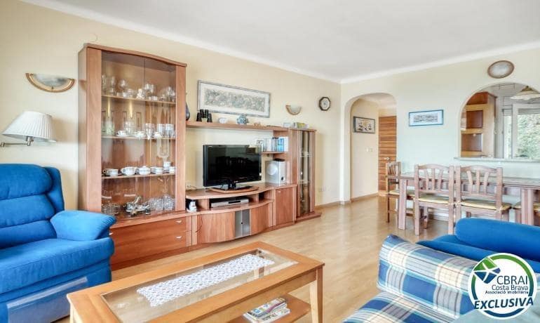 2 bedroom Apartment for sale in Roses with garage - € 295,000 (Ref: 9701573)
