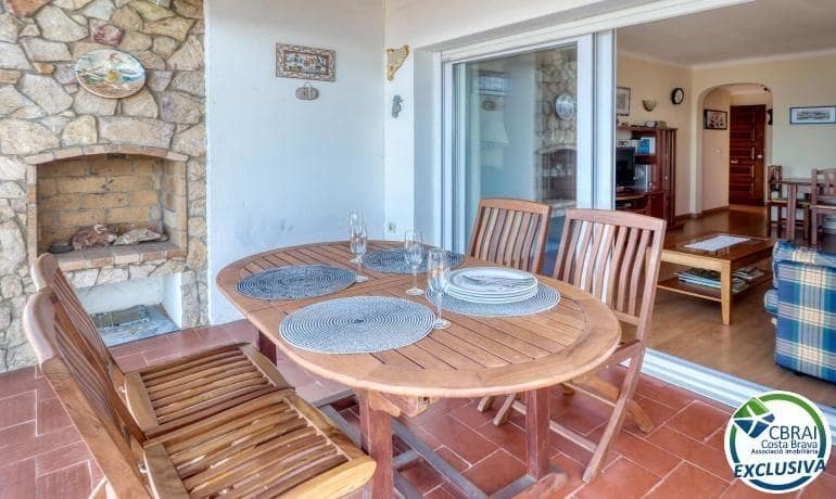 2 bedroom Apartment for sale in Roses with garage - € 295,000 (Ref: 9701573)