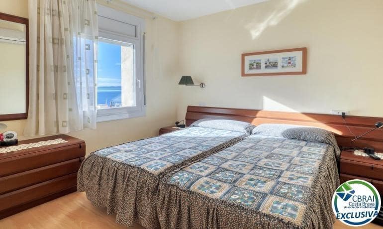 2 bedroom Apartment for sale in Roses with garage - € 295,000 (Ref: 9701573)