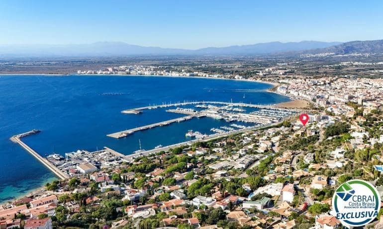 2 bedroom Apartment for sale in Roses with garage - € 295,000 (Ref: 9701573)