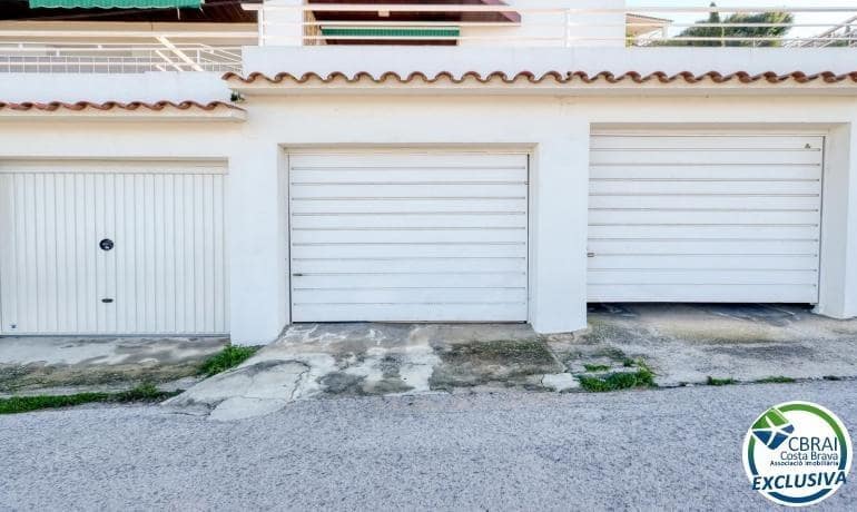 2 bedroom Apartment for sale in Roses with garage - € 295,000 (Ref: 9701573)