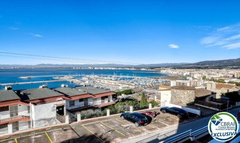 2 bedroom Apartment for sale in Roses with garage - € 295,000 (Ref: 9701573)