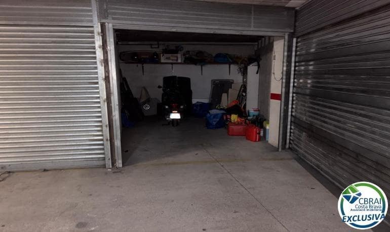 Garage for sale in Roses - € 35,000 (Ref: 9711906)