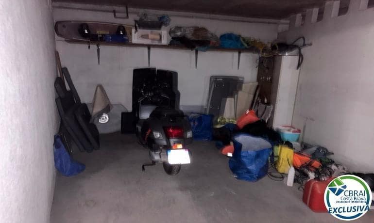 Garage for sale in Roses - € 35,000 (Ref: 9711906)