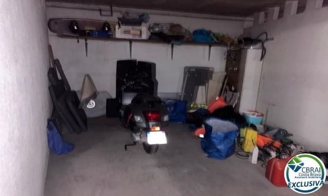Garage for sale in Roses - € 35,000 (Ref: 9711906)