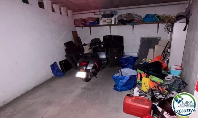 Garage for sale in Roses - € 35,000 (Ref: 9711906)