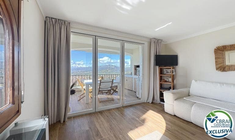 1 bedroom Apartment for sale in Roses with pool - € 205,000 (Ref: 9711907)