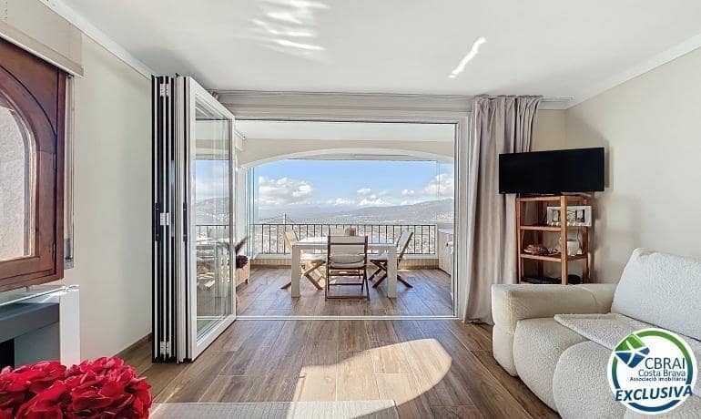 1 bedroom Apartment for sale in Roses with pool - € 205,000 (Ref: 9711907)