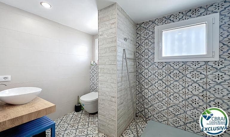 1 bedroom Apartment for sale in Roses with pool - € 205,000 (Ref: 9711907)