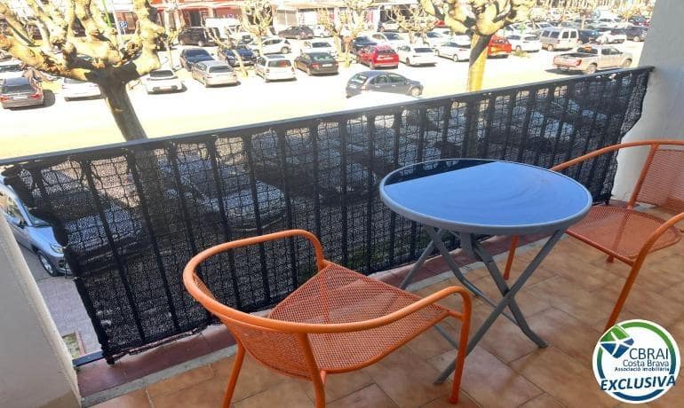 1 slaapkamer Appartement te koop in Empuriabrava met zwembad - € 130.000 (Ref: 9711908)