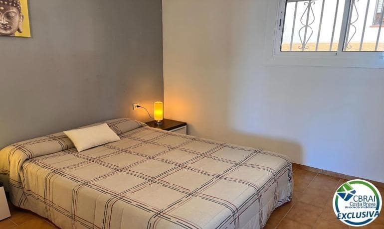 1 slaapkamer Appartement te koop in Empuriabrava met zwembad - € 130.000 (Ref: 9711908)