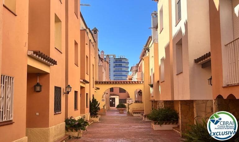 1 slaapkamer Appartement te koop in Empuriabrava met zwembad - € 130.000 (Ref: 9711908)