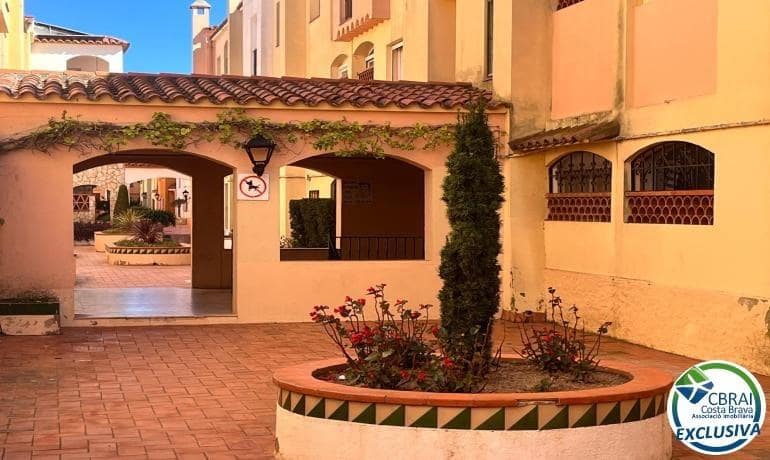 1 slaapkamer Appartement te koop in Empuriabrava met zwembad - € 130.000 (Ref: 9711908)