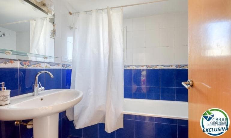 Apartamento de 2 habitaciones en Roses en venta - 175.000 € (Ref: 9711909)