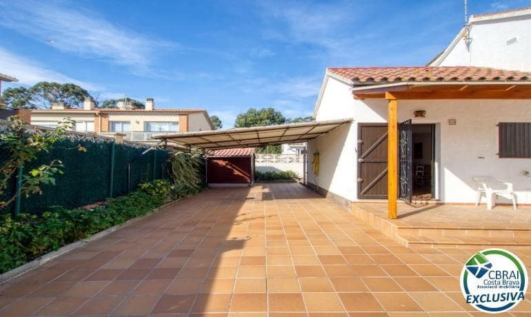 4 Zimmer Villa zu verkaufen in Roses - 249.000 € (Ref: 9711913)