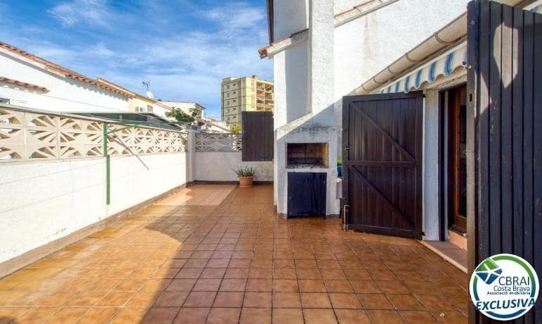 4 Zimmer Villa zu verkaufen in Roses - 249.000 € (Ref: 9711913)