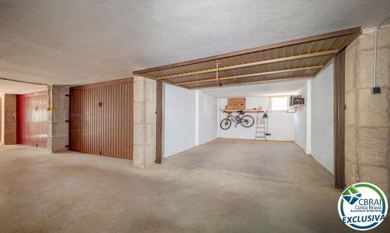 2 bedroom Apartment for sale in Empuriabrava with garage - € 160,000 (Ref: 9735521)