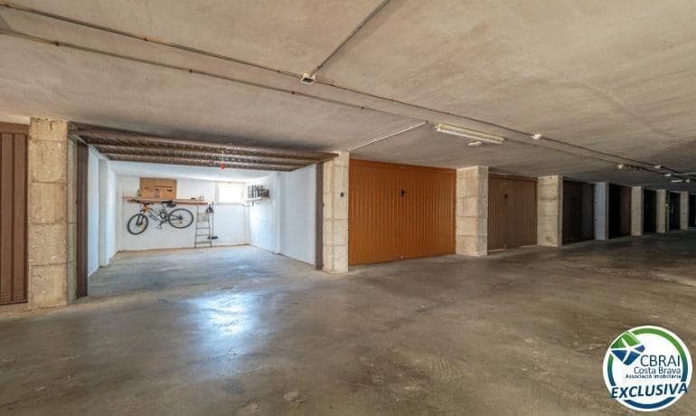 2 bedroom Apartment for sale in Empuriabrava with garage - € 160,000 (Ref: 9735521)