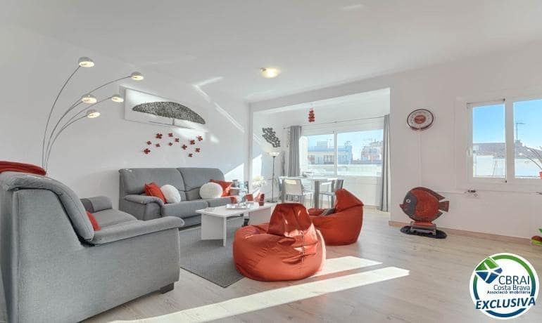 2 slaapkamer Appartement te koop in Roses - € 265.000 (Ref: 9758902)