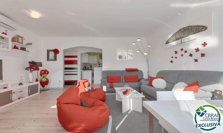 2 slaapkamer Appartement te koop in Roses - € 265.000 (Ref: 9758902)