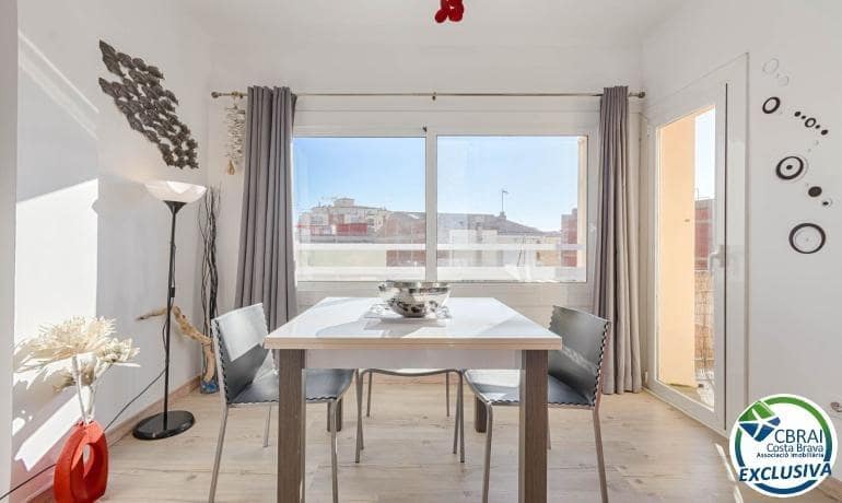 2 slaapkamer Appartement te koop in Roses - € 265.000 (Ref: 9758902)