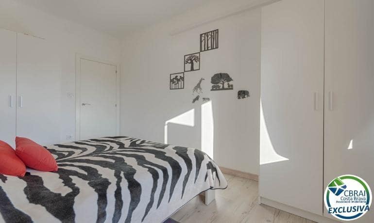 2 slaapkamer Appartement te koop in Roses - € 265.000 (Ref: 9758902)