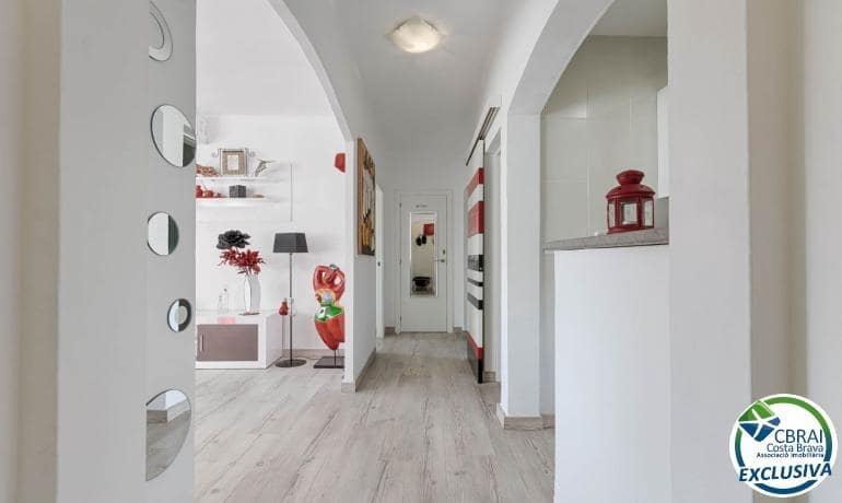 2 slaapkamer Appartement te koop in Roses - € 265.000 (Ref: 9758902)