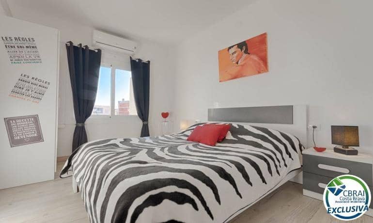 2 slaapkamer Appartement te koop in Roses - € 265.000 (Ref: 9758902)