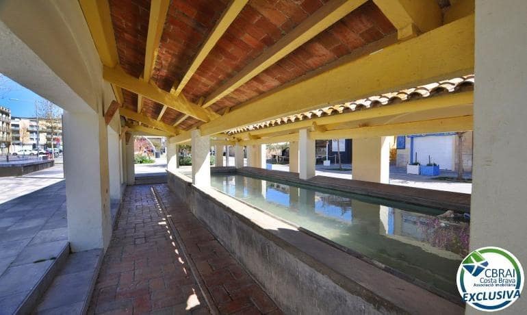 2 slaapkamer Appartement te koop in Roses - € 265.000 (Ref: 9758902)