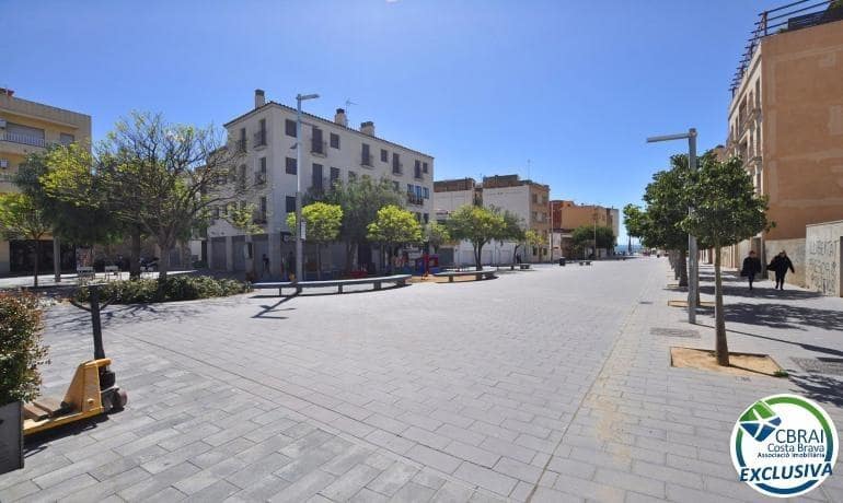 2 slaapkamer Appartement te koop in Roses - € 265.000 (Ref: 9758902)