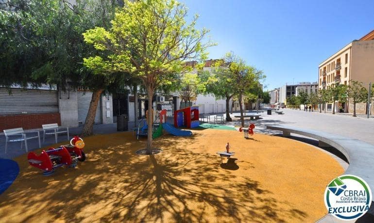 2 slaapkamer Appartement te koop in Roses - € 265.000 (Ref: 9758902)