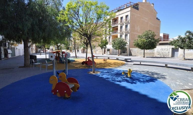 2 slaapkamer Appartement te koop in Roses - € 265.000 (Ref: 9758902)