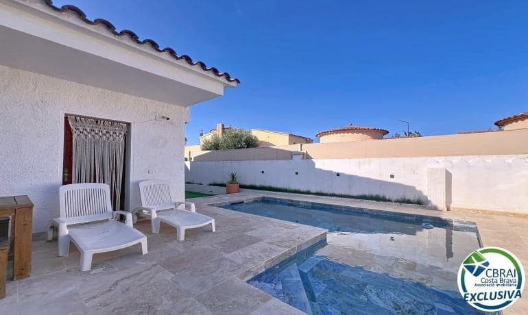 2 soveværelse Villa til salg i Empuriabrava med swimmingpool - € 385.000 (Ref: 9761927)