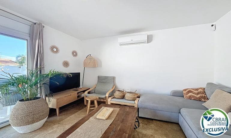 2 soveværelse Villa til salg i Empuriabrava med swimmingpool - € 385.000 (Ref: 9761927)