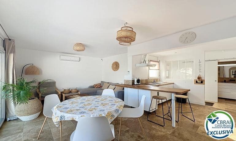 2 soveværelse Villa til salg i Empuriabrava med swimmingpool - € 385.000 (Ref: 9761927)