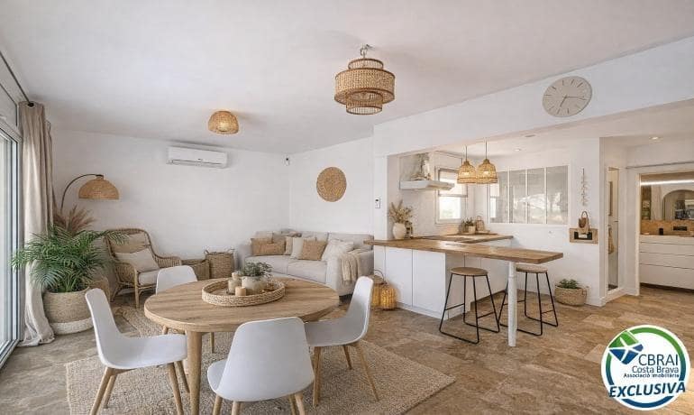 2 soveværelse Villa til salg i Empuriabrava med swimmingpool - € 385.000 (Ref: 9761927)