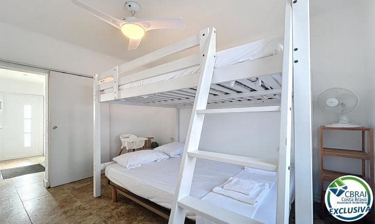 2 soveværelse Villa til salg i Empuriabrava med swimmingpool - € 385.000 (Ref: 9761927)