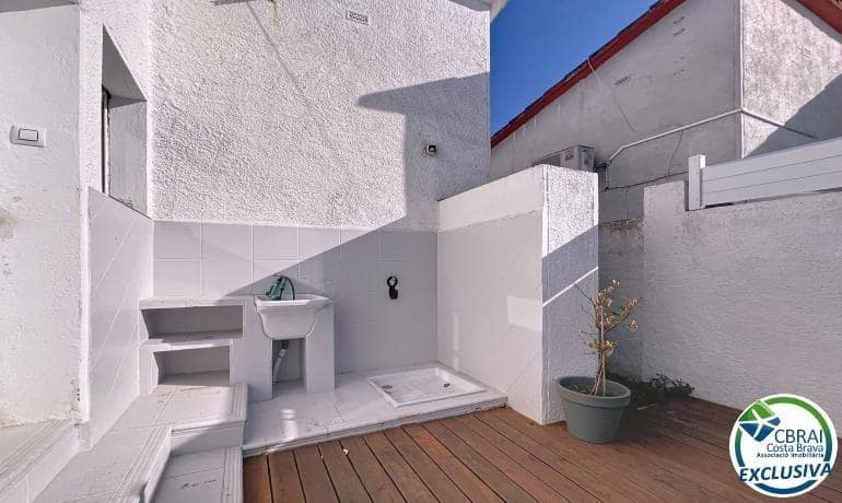 2 soveværelse Villa til salg i Empuriabrava med swimmingpool - € 385.000 (Ref: 9761927)