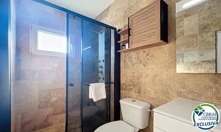 2 soveværelse Villa til salg i Empuriabrava med swimmingpool - € 385.000 (Ref: 9761927)