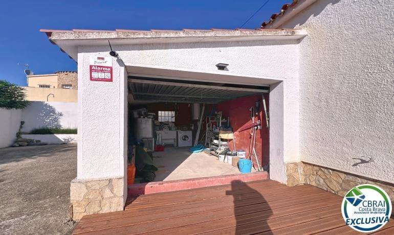 2 soveværelse Villa til salg i Empuriabrava med swimmingpool - € 385.000 (Ref: 9761927)