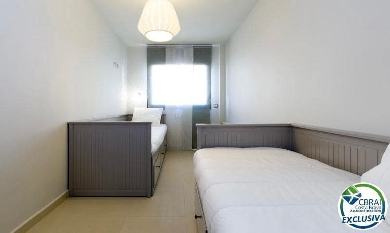 3 slaapkamer Appartement te koop in Roses met garage - € 439.000 (Ref: 9770593)