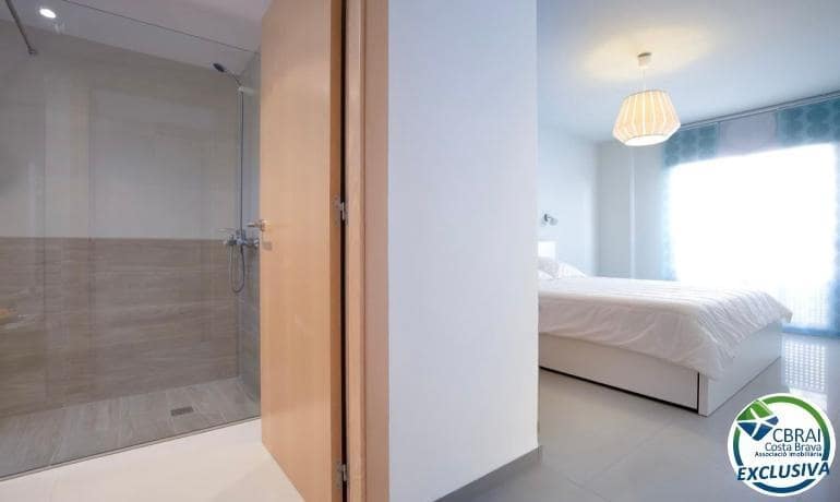 3 slaapkamer Appartement te koop in Roses met garage - € 439.000 (Ref: 9770593)