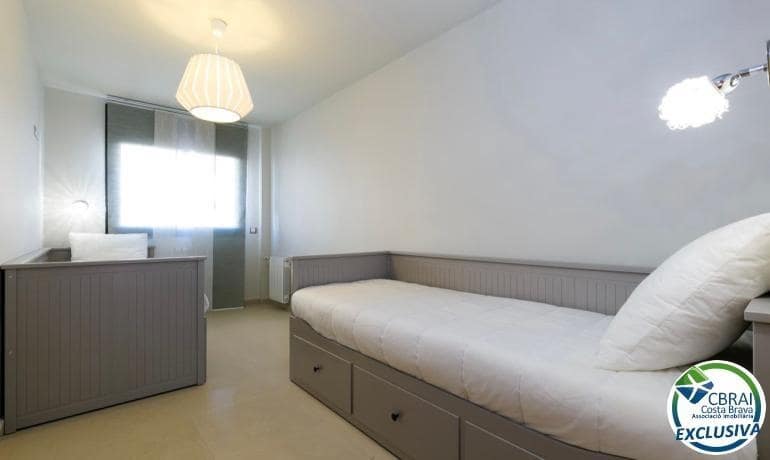 3 slaapkamer Appartement te koop in Roses met garage - € 439.000 (Ref: 9770593)